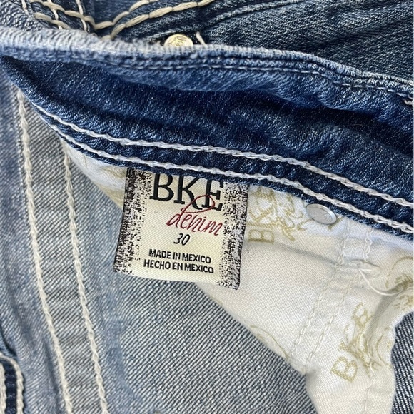 BKE Denim Sabrina Cropped Distressed Patched Jeans Size 30 - Picture 6 of 9